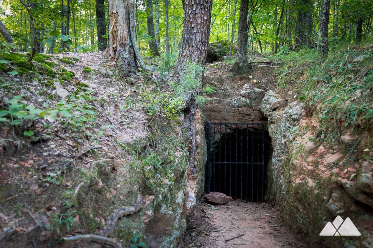Sawnee Mountain Preserve hiking the Indian Seats Trail